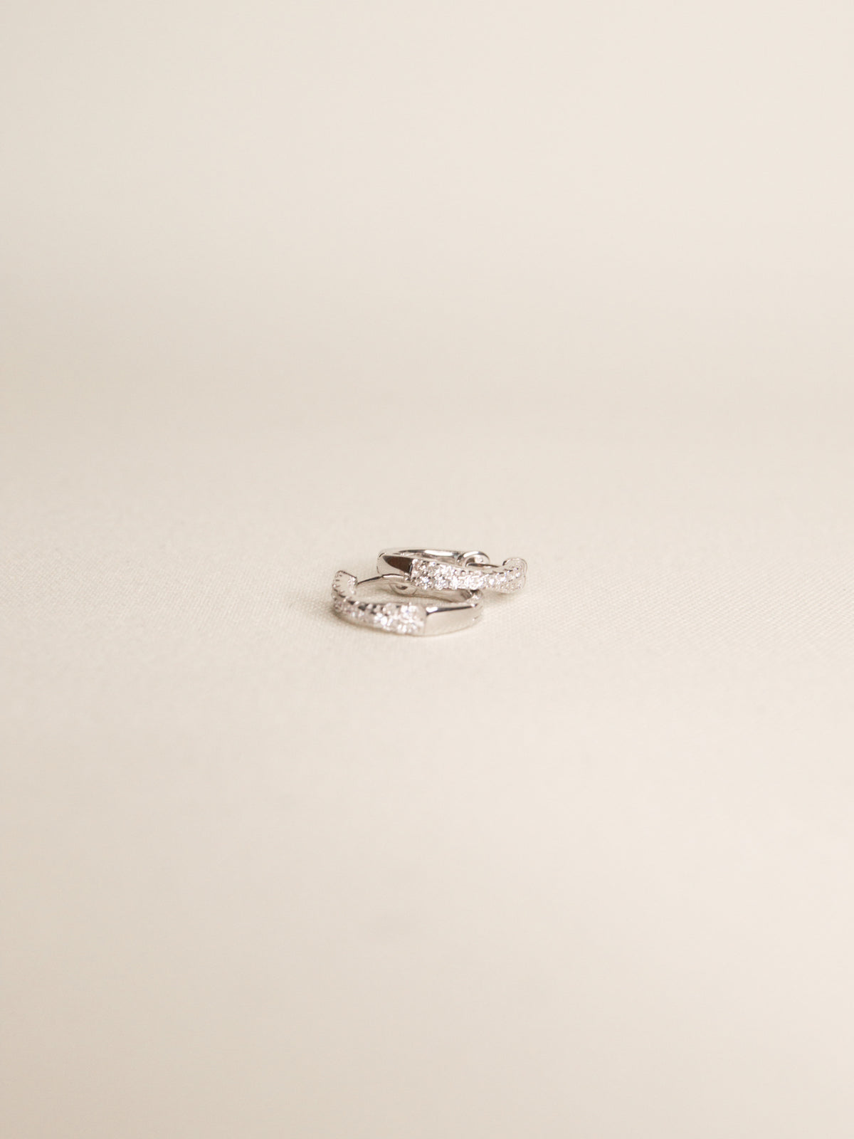 Fides petite hoops