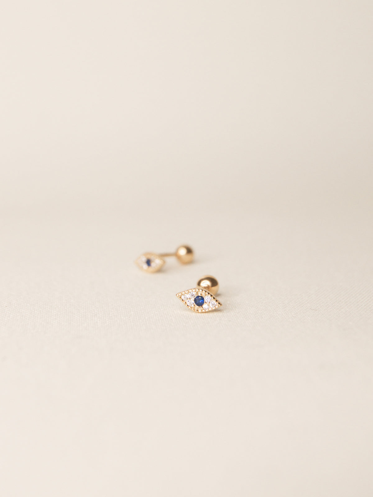Fascinum petite studs