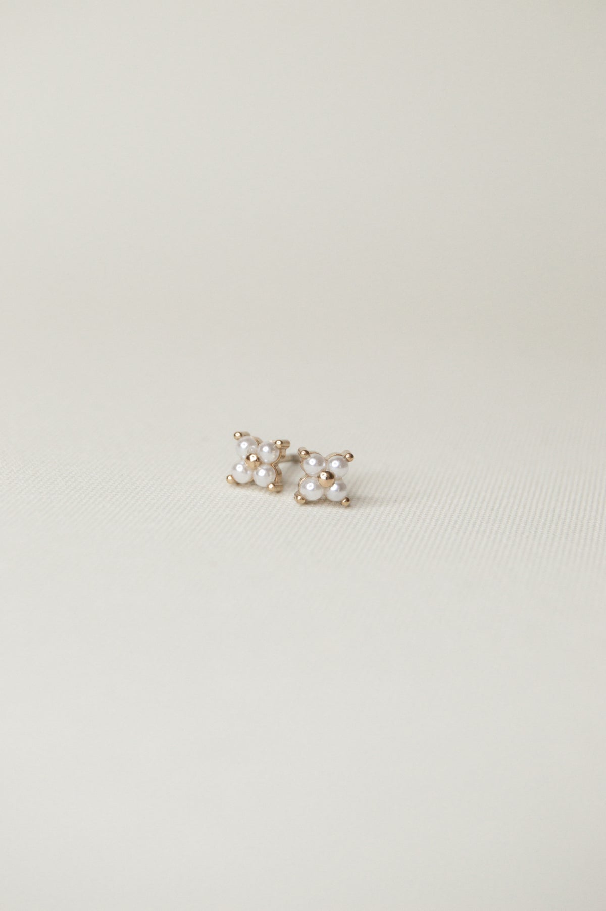Fleur petite studs